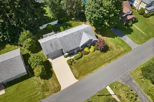 4 McKinley Ave, Easthampton, MA 01027 - Photo 27