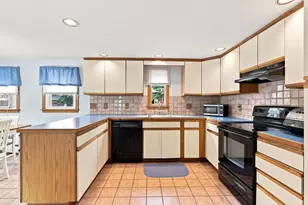 53 Evergreen St, Saugus, MA 01906 - Photo 9