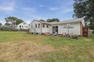 53 Evergreen St, Saugus, MA 01906 - Photo 31