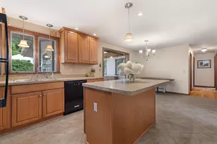 8 Beechwood Dr, Rutland, MA 01543 - Photo 3