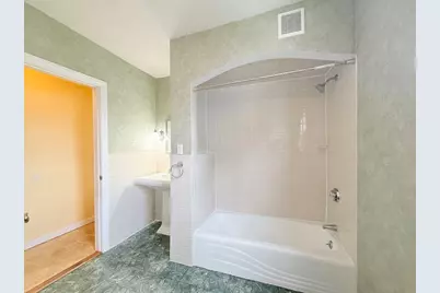7 Pembroke St, Medford, MA 02155 - Photo 15