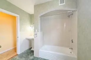 7 Pembroke St, Medford, MA 02155 - Photo 15