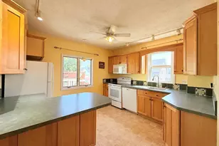 7 Pembroke St, Medford, MA 02155 - Photo 3