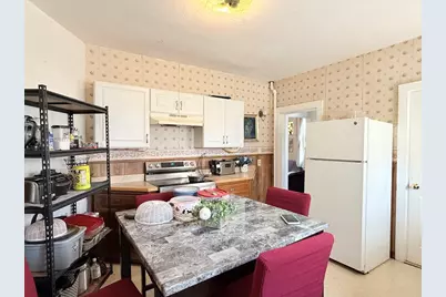 7 Pembroke St, Medford, MA 02155 - Photo 33