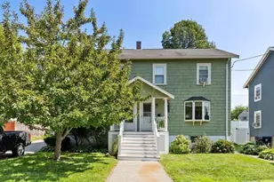 7 Lawrence St, Beverly, MA 01915 - Photo 1