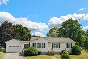 7 Eugley Park W, North Reading, MA 01864 - Photo 1