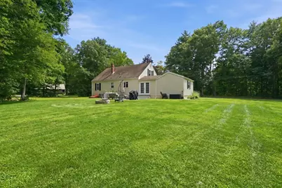 35 Charles St, Hampden, MA 01036 - Photo 3