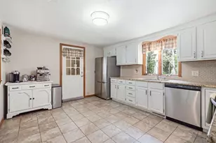 35 Charles St, Hampden, MA 01036 - Photo 9