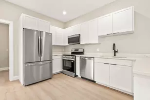 7 Cross St, Wilmington, MA 01887 - Photo 3