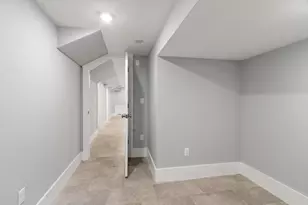 20 Carlton St, Somerville, MA 02143 - Photo 25