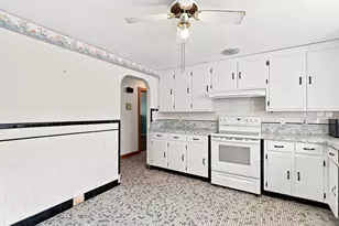 4 Washington St, Milford, MA 01757 - Photo 11