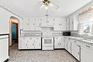 4 Washington St, Milford, MA 01757 - Photo 9