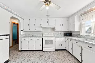 4 Washington St, Milford, MA 01757 - Photo 9