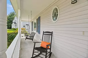33 Fairway Dr, Woburn, MA 01801 - Photo 3