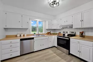 210 Strong St, Amherst, MA 01002 - Photo 7