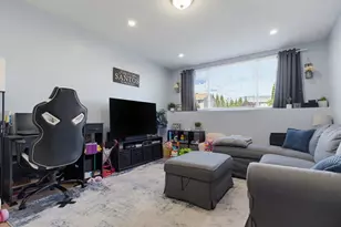 239 Glasgow St, Fall River, MA 02721 - Photo 9