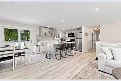 18 Montgomery Dr, Plymouth, MA 02360 - Photo 3