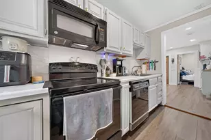 16 Svenson Ave, Worcester, MA 01607 - Photo 9