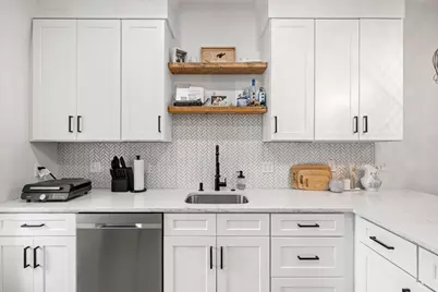 8 Viking St, Boston, MA 02127 - Photo 21