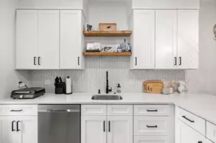 8 Viking St, Boston, MA 02127 - Photo 21