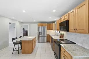 44 Raffaele Dr, Waltham, MA 02452 - Photo 5