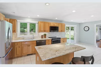 44 Raffaele Drive, Waltham, MA 02452 - Photo 3