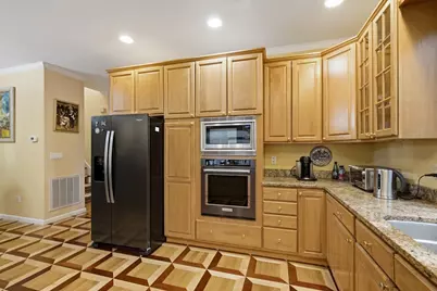 51 Florence St #51, Newton, MA 02467 - Photo 5