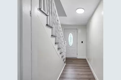 68 Ashley St, Springfield, MA 01105 - Photo 1