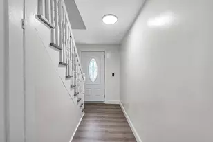 68 Ashley St, Springfield, MA 01105 - Photo 1