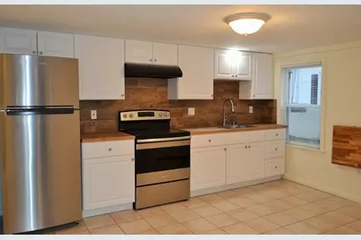 7 Harris St #1R, Salem, MA 01970 - Photo 3