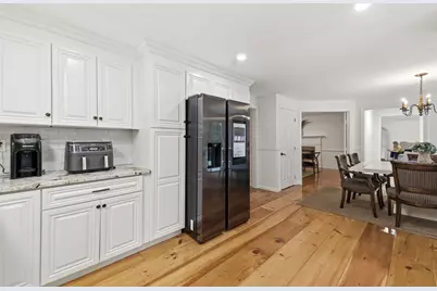 359 SE Main St, Douglas, MA 01516 - Photo 9