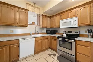 576 Fairmount St, Woonsocket, RI 02895 - Photo 5