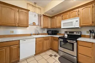 576 Fairmount St, Woonsocket, RI 02895 - Photo 5