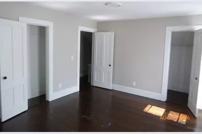 24 Pendleton Ave, Chicopee, MA 01020 - Photo 9