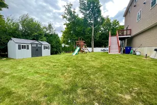 33 Belmont St, Reading, MA 01867 - Photo 3