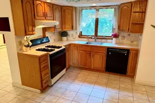 18 Flint Ave, Stoneham, MA 02180 - Photo 7