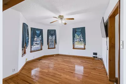 112 Quebec St, Lowell, MA 01852 - Photo 3