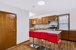 112 Quebec St, Lowell, MA 01852 - Photo 9