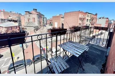 187 North St #8, Boston, MA 02113 - Photo 1