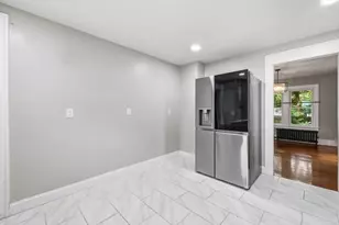 43 Eddywood St, Springfield, MA 01118 - Photo 9