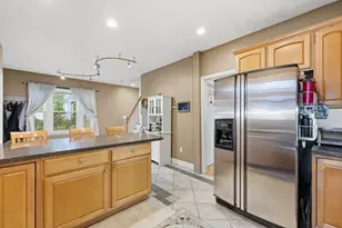 648 Merrimack Ave, Dracut, MA 01826 - Photo 9