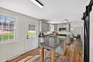 52 Stagecoach Rd, Amherst, MA 01002 - Photo 11