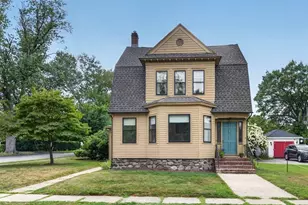 33 Lexington Ave, Haverhill, MA 01835 - Photo 3