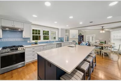 25 Clearwater Dr, Westwood, MA 02090 - Photo 3