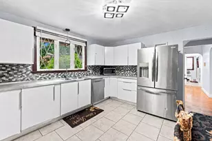26 Beulah St, Framingham, MA 01701 - Photo 5