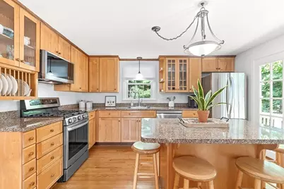 84 Derby St, Dracut, MA 01826 - Photo 7