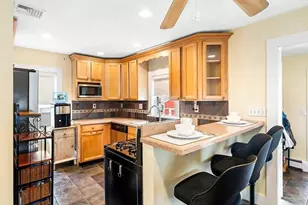 28 Everett St, Woburn, MA 01801 - Photo 3