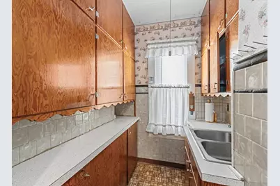 133 Crawford St, Lowell, MA 01854 - Photo 11