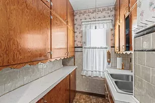 133 Crawford St, Lowell, MA 01854 - Photo 11