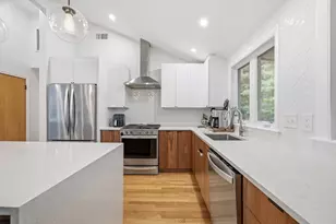 40 Sunset Hill Rd, Boston, MA 02132 - Photo 5